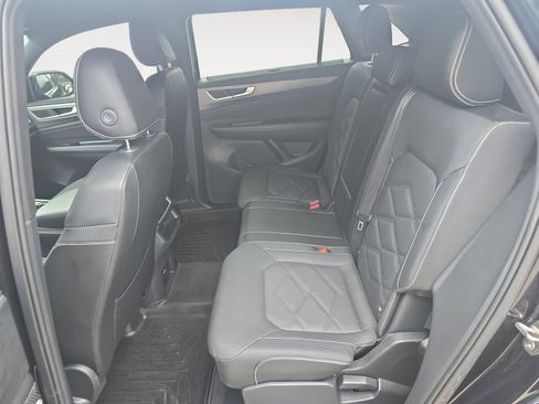 Used 2024 Volkswagen Atlas Cross Sport SE image 23