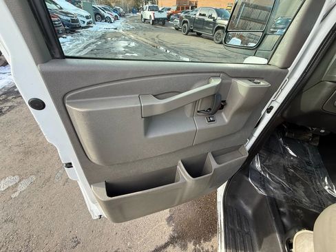 Used 2016 GMC Savana 2500 Van 3D image 22