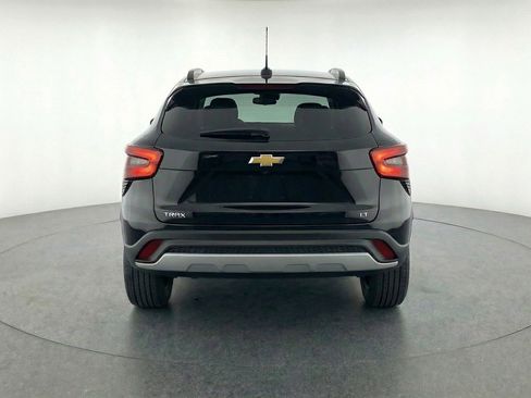 Used 2025 Chevrolet Trax LT w/ LT Convenience Package FWD image 7