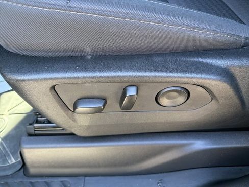 Used 2025 Chevrolet Silverado 2500 Custom w/ Custom Convenience Package image 17