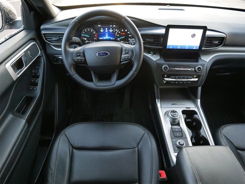 Certified 2020 Ford Explorer XLT w/ Equipment Group 202A image 18