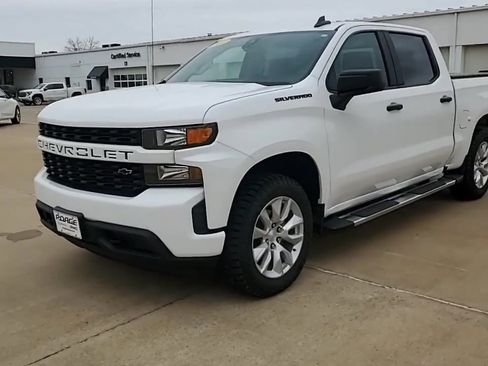 Used 2022 Chevrolet Silverado 1500 Custom w/ LPO, Dark Essentials Package AWD/4WD image 4