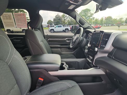 Used 2025 RAM 1500 Big Horn AWD/4WD image 9