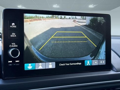 Certified 2025 Honda Pilot Touring image 24