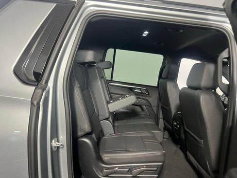 Used 2025 Chevrolet Suburban RST image 31