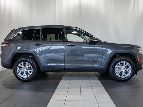Used 2023 Jeep Grand Cherokee Limited AWD/4WD image 3