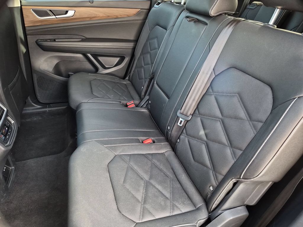 Used 2025 Volkswagen Atlas SE FWD image 28