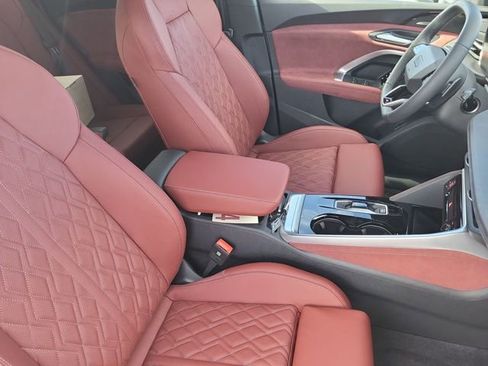 New 2025 Audi SQ5 Prestige image 17