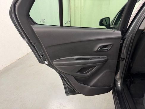 Used 2020 Chevrolet Trax LS FWD image 15