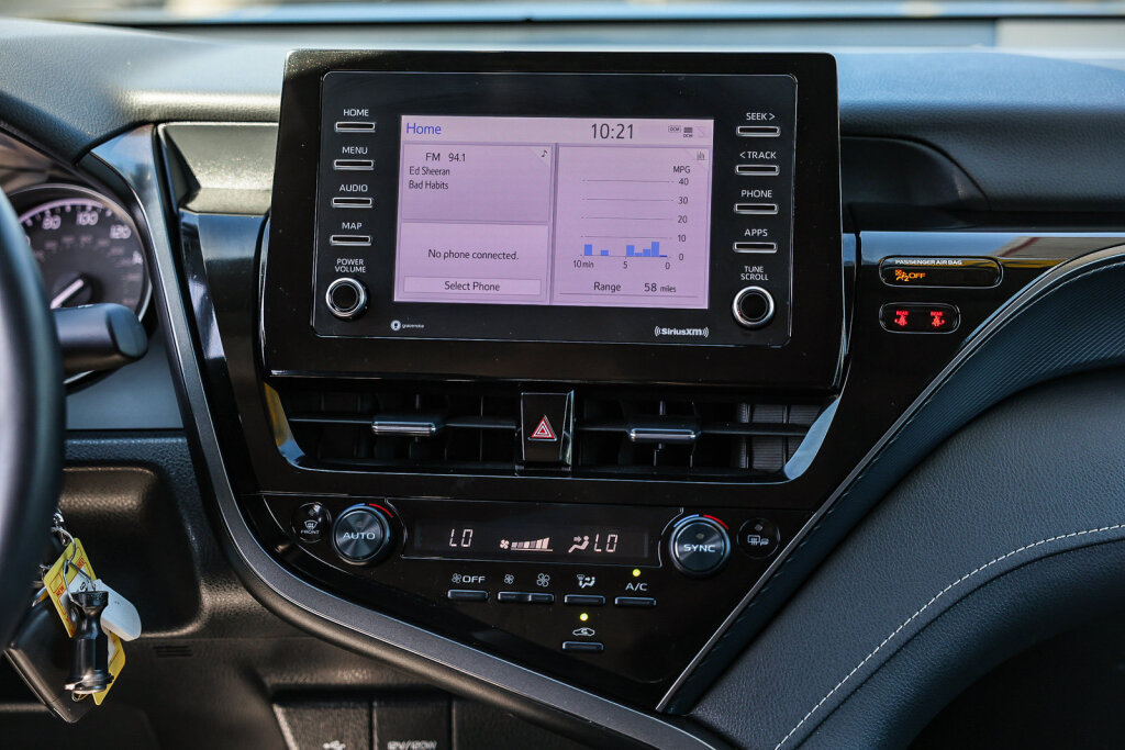 Certified 2024 Toyota Camry SE FWD image 3