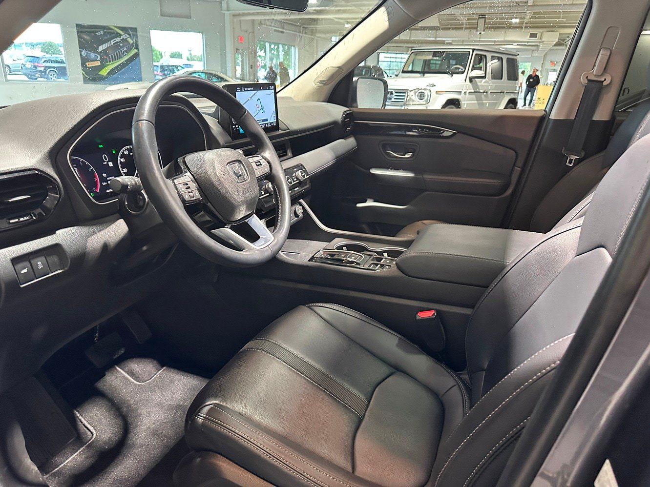 Used 2025 Honda Pilot Touring image 7