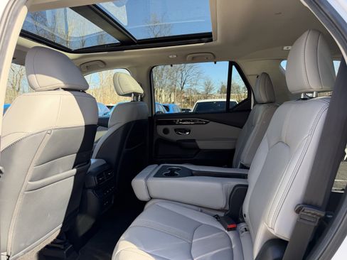 Certified 2024 Honda Pilot Touring image 27
