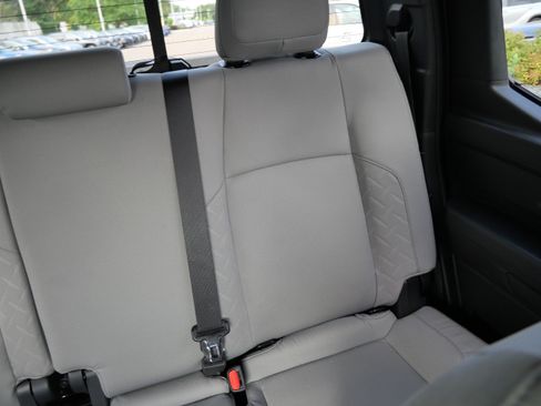 Certified 2025 Toyota Tacoma SR5 AWD/4WD image 15