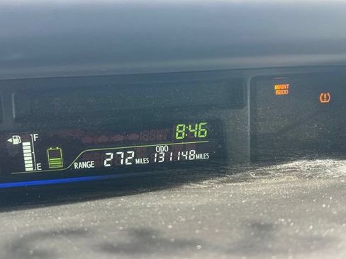 Used 2014 Toyota Prius V Three FWD image 9