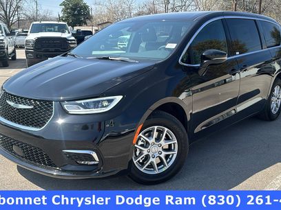 New 2026 Chrysler Pacifica Select