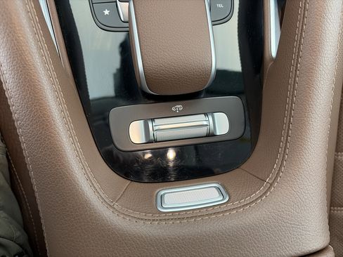 Used 2024 Mercedes-Benz GLS 450 4MATIC image 36