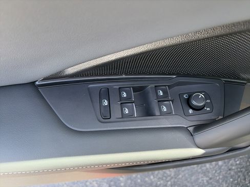 Used 2025 Volkswagen Tiguan SEL R-Line image 15