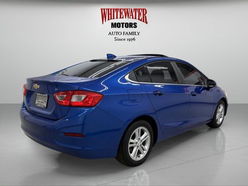 Used 2016 Chevrolet Cruze LT w/ Sun And Sound Package FWD image 4