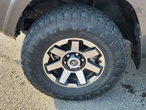 Used 2019 Toyota 4Runner TRD Off-Road Premium AWD/4WD image 6