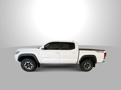 Certified 2019 Toyota Tacoma TRD Off-Road AWD/4WD image 5