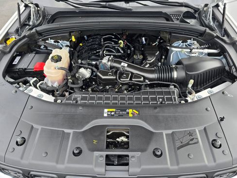Used 2023 Jeep Grand Cherokee Altitude AWD/4WD image 9