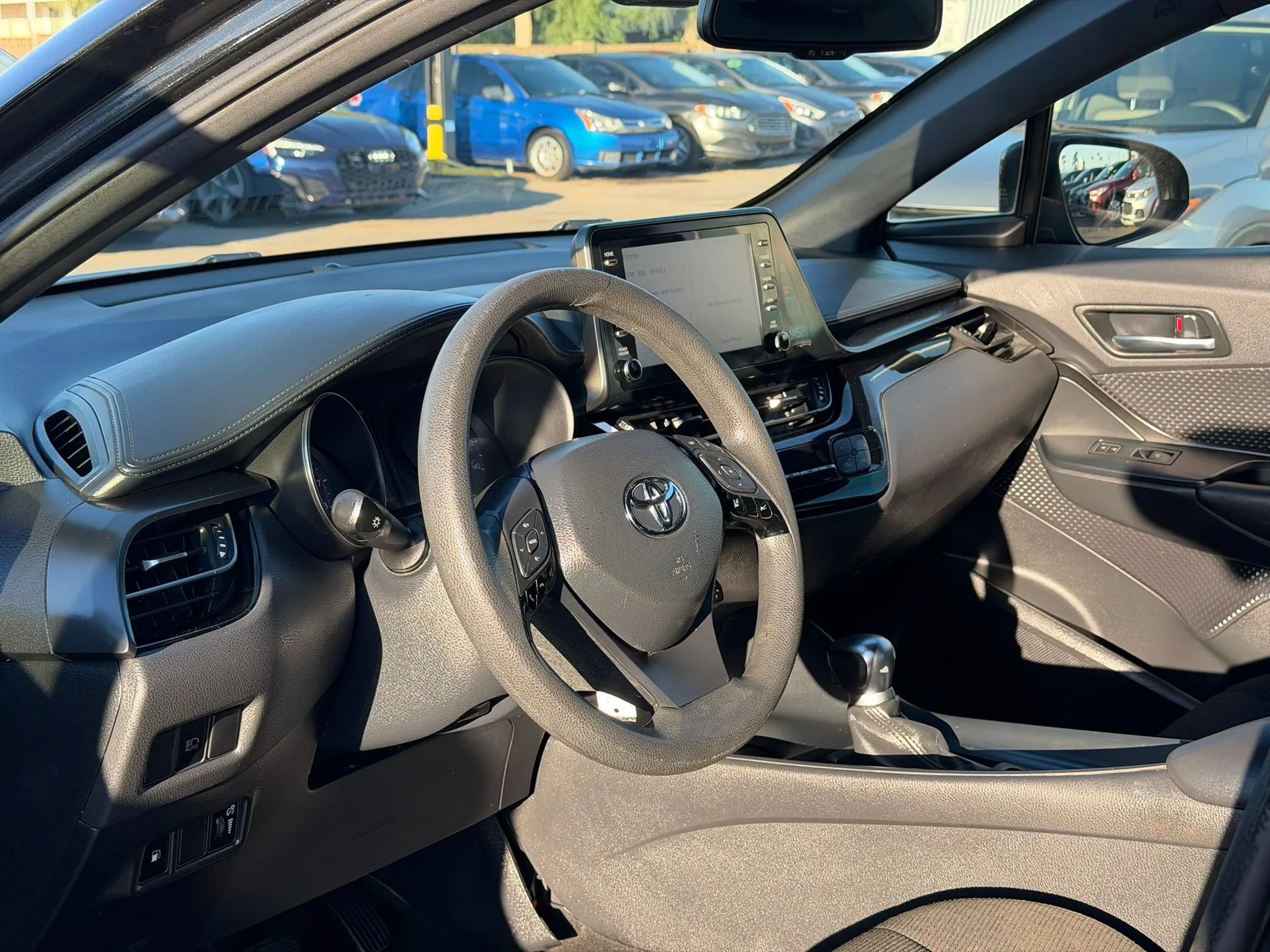 Used 2019 Toyota C-HR LE FWD image 17