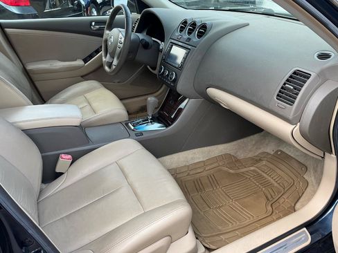 Used 2011 Nissan Altima 2.5 SL w/ Technology Pkg FWD image 10