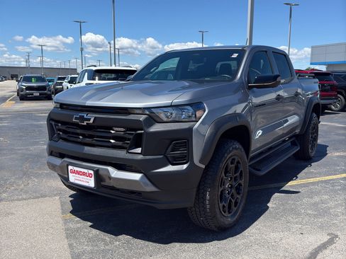 Used 2026 Chevrolet Colorado Trail Boss AWD/4WD image 2
