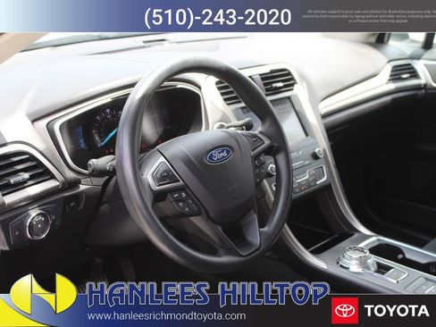 Used 2019 Ford Fusion SE FWD image 11