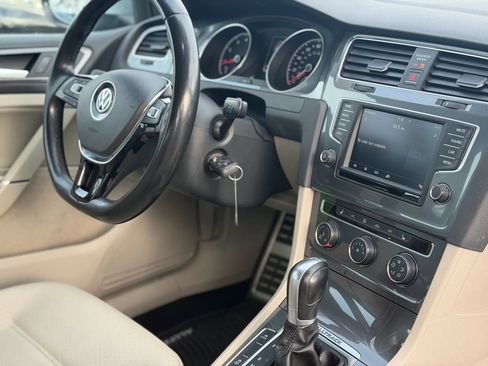 Used 2017 Volkswagen Golf Alltrack S image 24