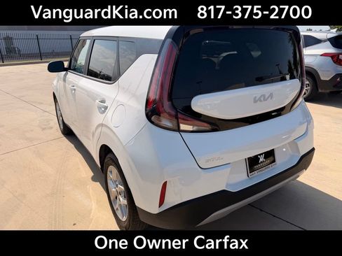 Certified 2025 Kia Soul LX w/ LX Technology Package FWD image 2
