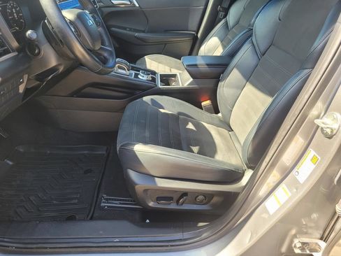Used 2024 Mitsubishi Outlander SE FWD image 17