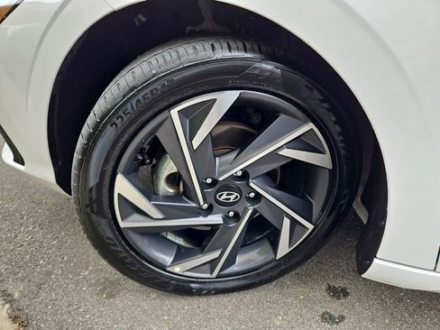 Used 2024 Hyundai Elantra Limited FWD image 36