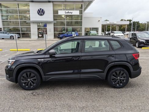 Certified 2022 Volkswagen Taos S image 4