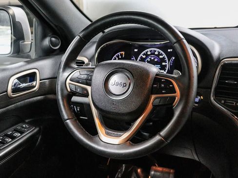 Used 2017 Jeep Grand Cherokee Laredo w/ Quick Order Package 23E AWD/4WD image 16