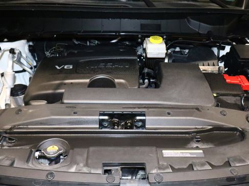 Used 2022 Nissan Pathfinder SV image 9