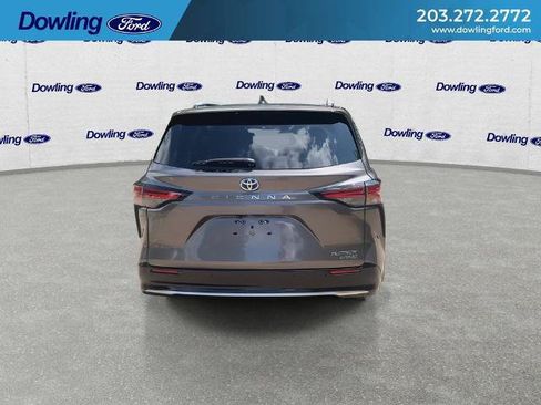 Used 2024 Toyota Sienna Platinum FWD image 2