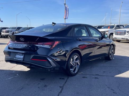Used 2025 Hyundai Elantra Sport image 7