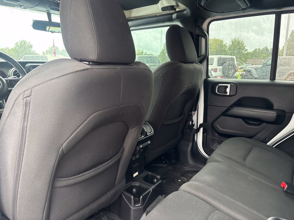 Used 2018 Jeep Wrangler Unlimited Sahara w/ Cold Weather Group AWD/4WD image 26