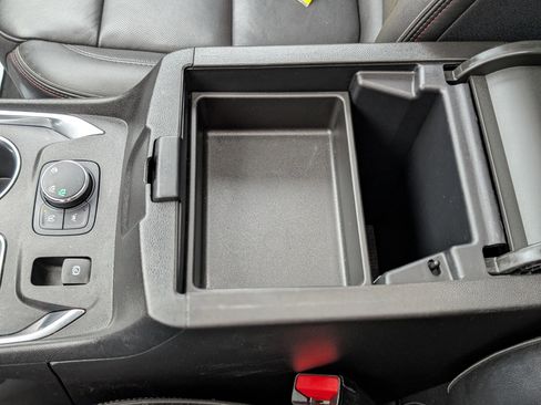 Used 2023 Chevrolet Traverse RS image 27