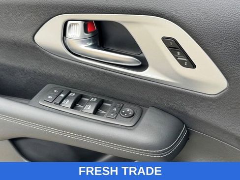 Used 2026 Chrysler Pacifica Limited image 34