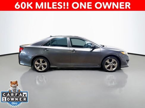 Used 2012 Toyota Camry SE w/ Leather Pkg FWD image 2