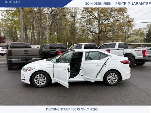Used 2018 Hyundai Elantra SE image 9