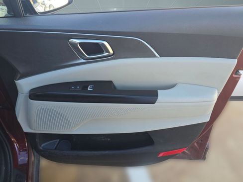 Used 2024 Kia Carnival LX image 20