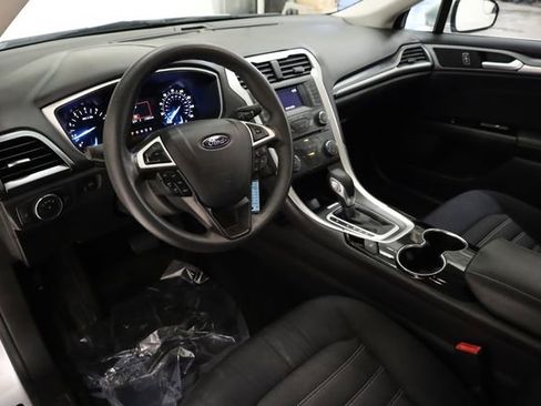 Used 2015 Ford Fusion SE image 12