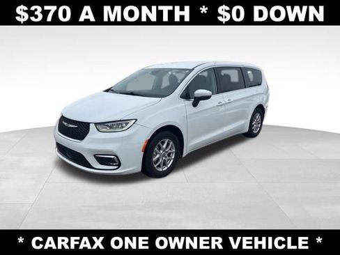 Used 2023 Chrysler Pacifica Touring-L image 1