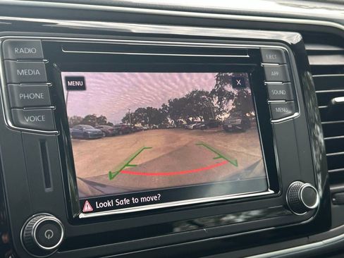 Used 2018 Volkswagen Beetle 2.0T S image 18