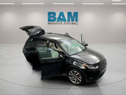 Used 2023 Land Rover Discovery Sport SE AWD/4WD image 35