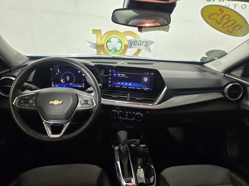 Certified 2025 Chevrolet Trax LT w/ LT Convenience Package image 13