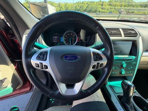 Used 2014 Ford Explorer XLT w/ Equipment Group 202A AWD/4WD image 21